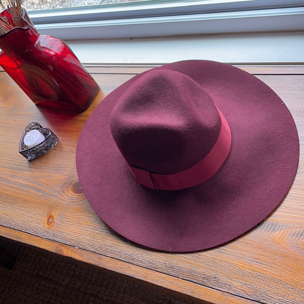 Express Burgundy Wool/Laine Hat